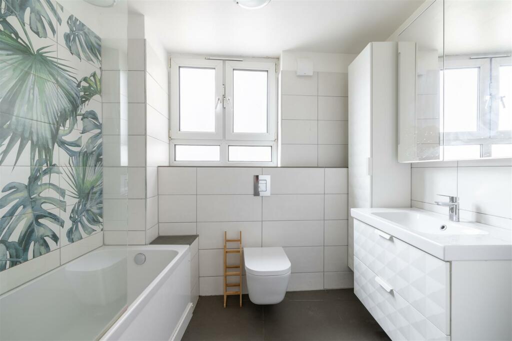 Brading Crescent E11