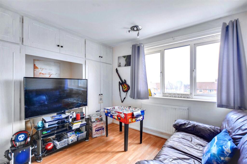 Bedroom 1_1.jpeg