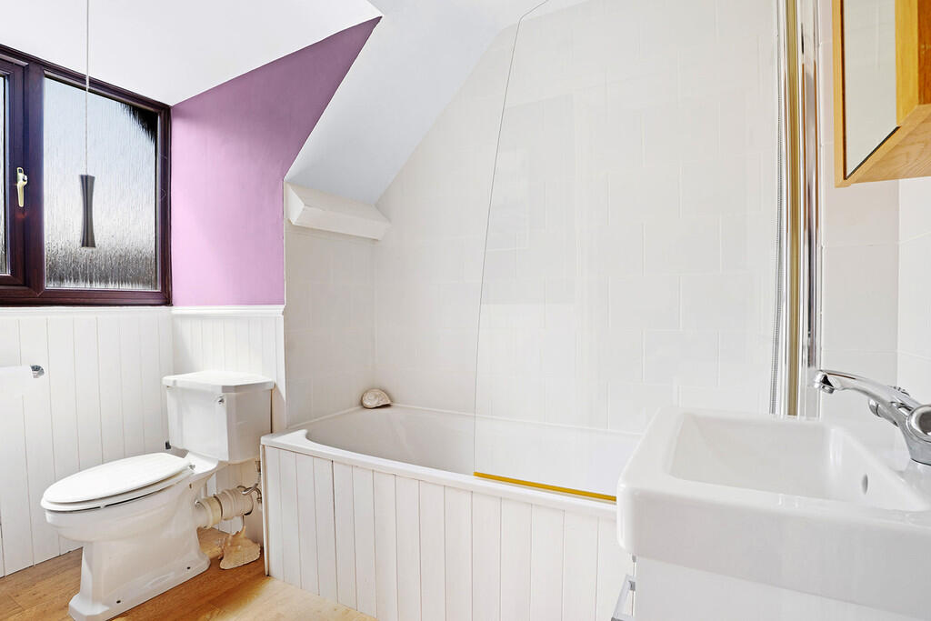 ensuite to bedroo...