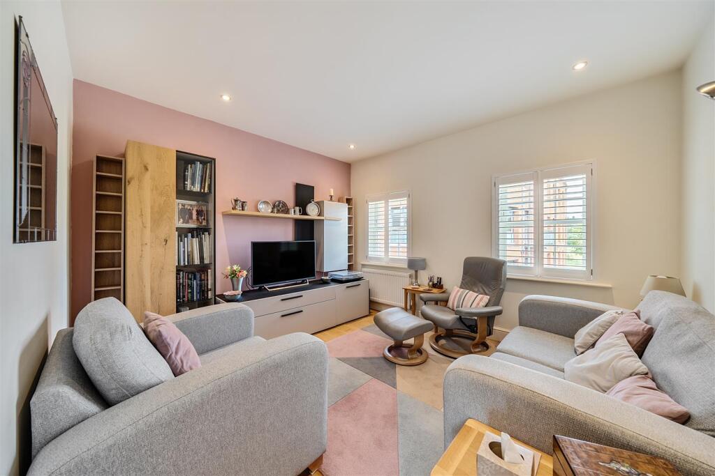 27 Moat Lane, Towcester (12).jpg