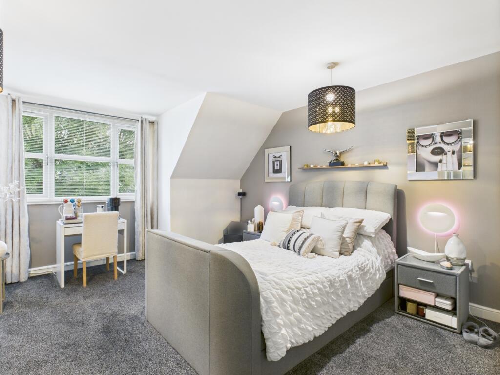 CAM03729G0-PR0075-STILL003