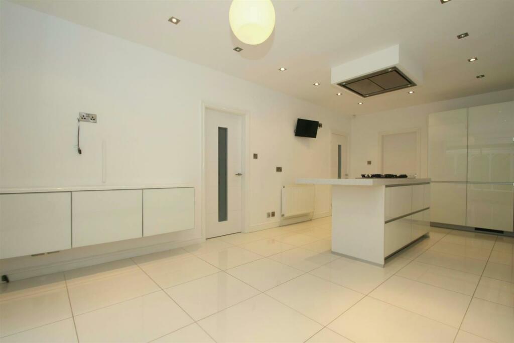 Breakfast Kitchen 2