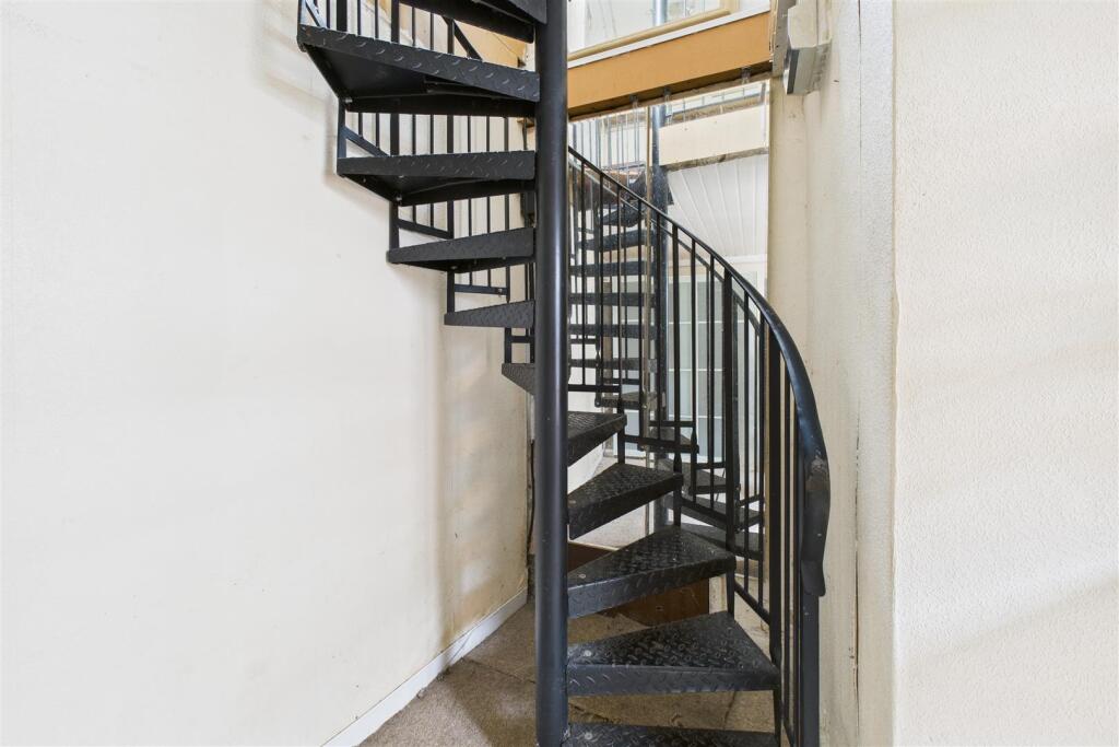 366 Two Mile Hill Road, St George, Bristol BS15 1A