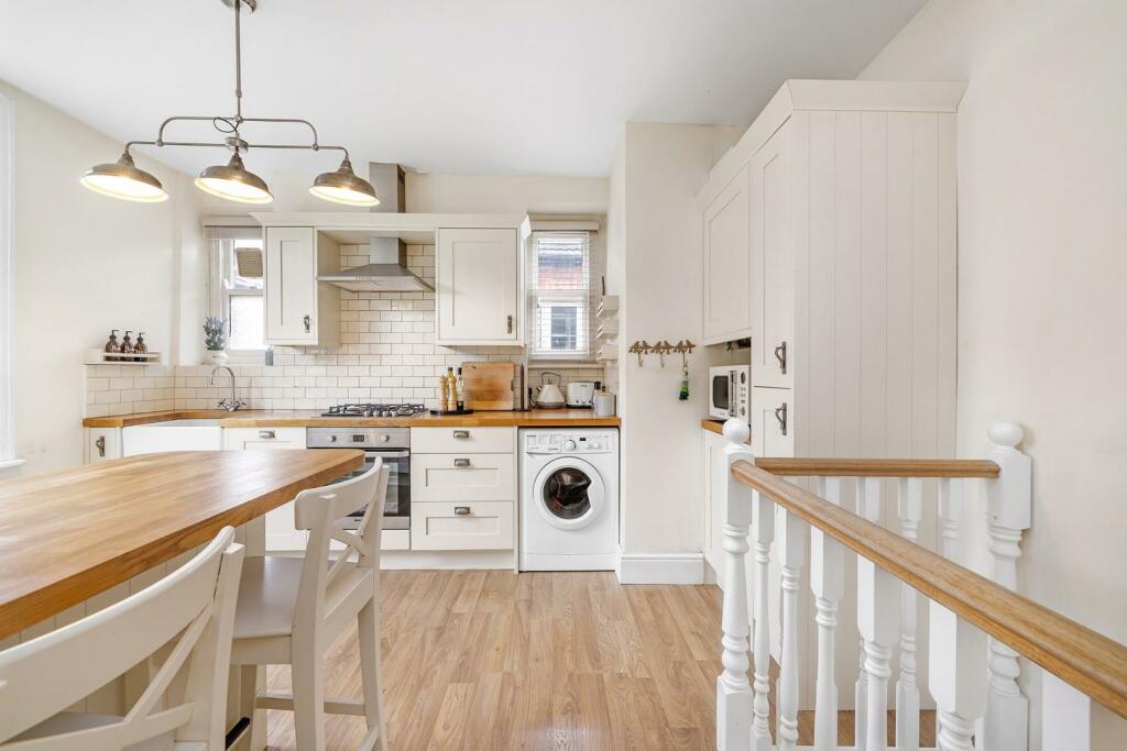 Kitchen 3.JPG