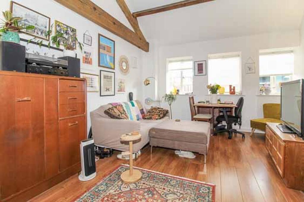 Lounge/ Kitchen