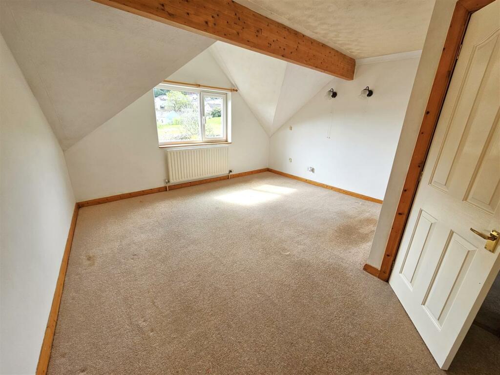Bed 3.jpg