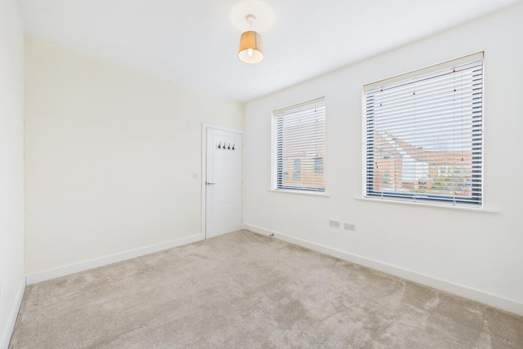 CAM03162G0-PR0365-STILL010