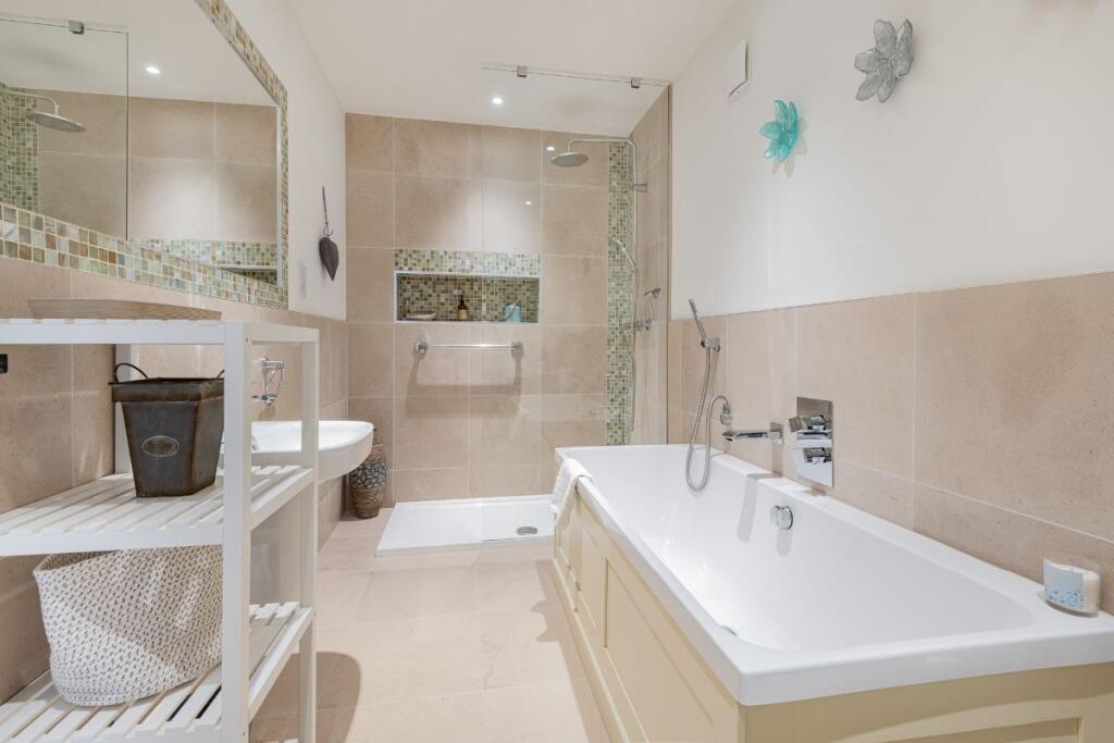 Bedroom Three en-suite 