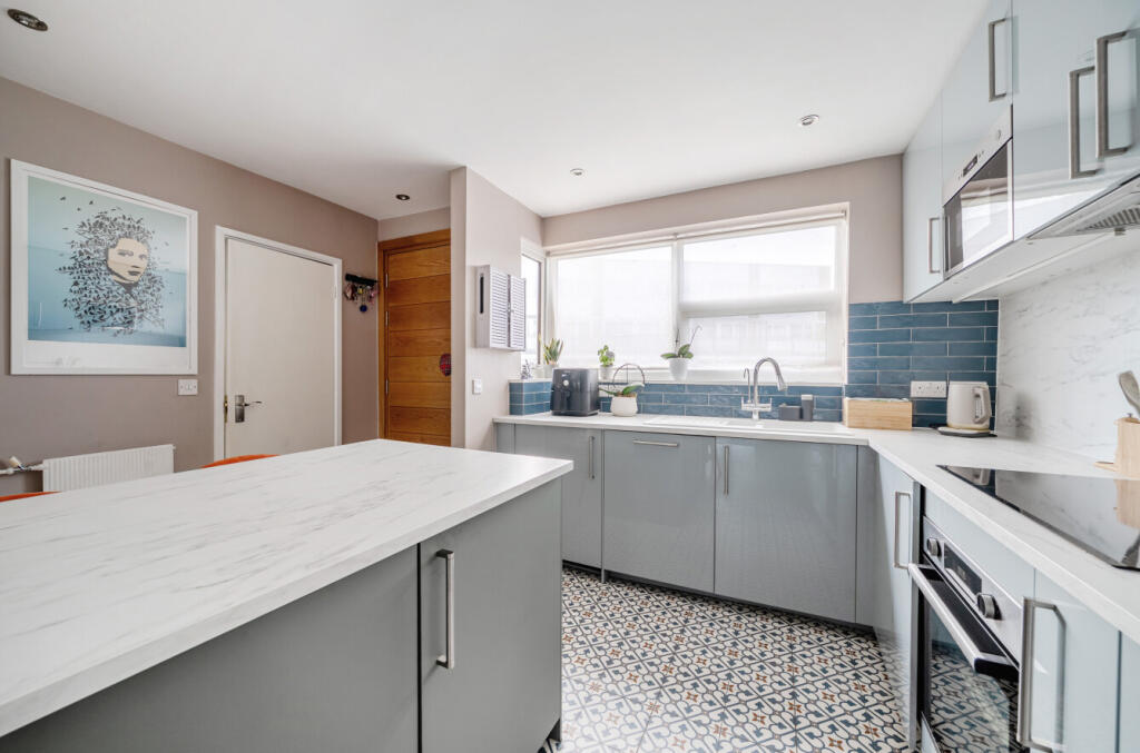 1386763-16-6932b7...