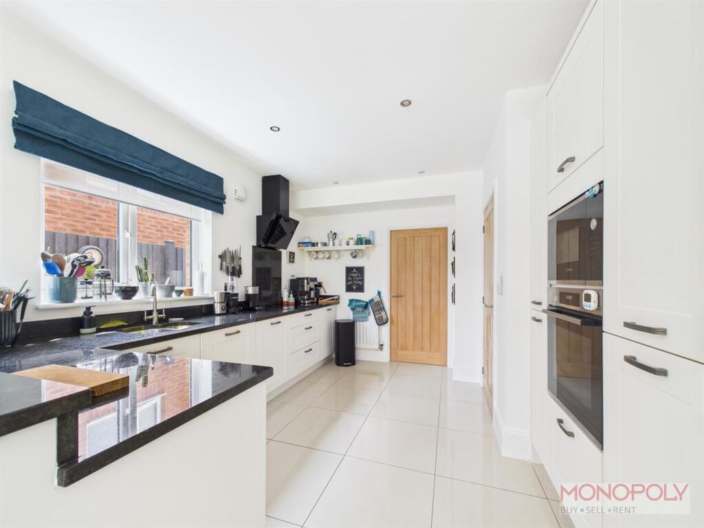 OPEN PLAN KITCHEN/ BREAKFAST ROOM