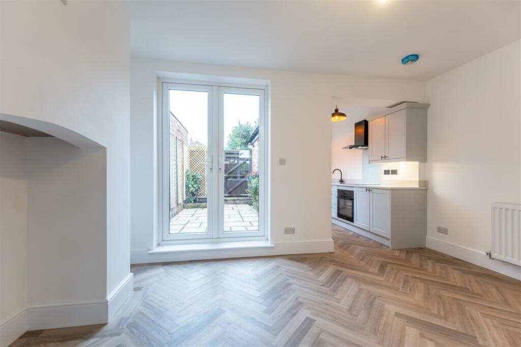 2 Coronation Terrace-011.jpg