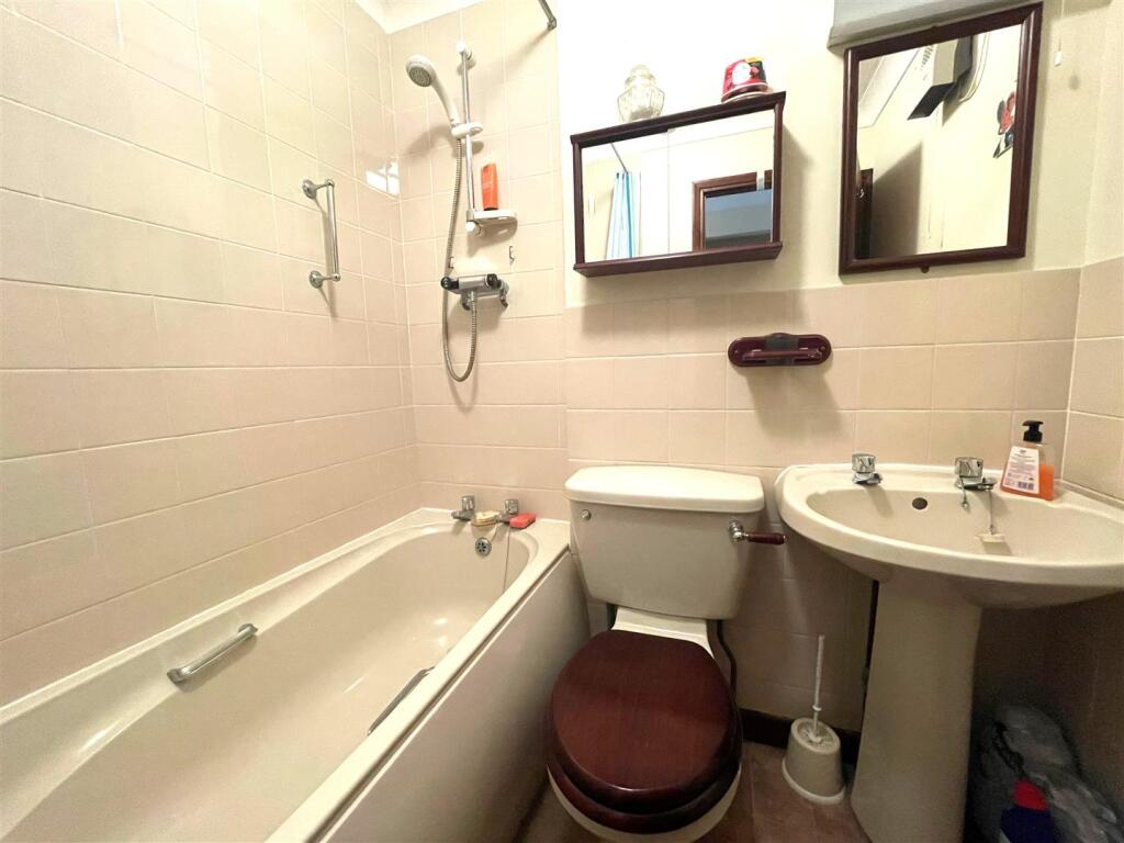 Bathroom.jpg