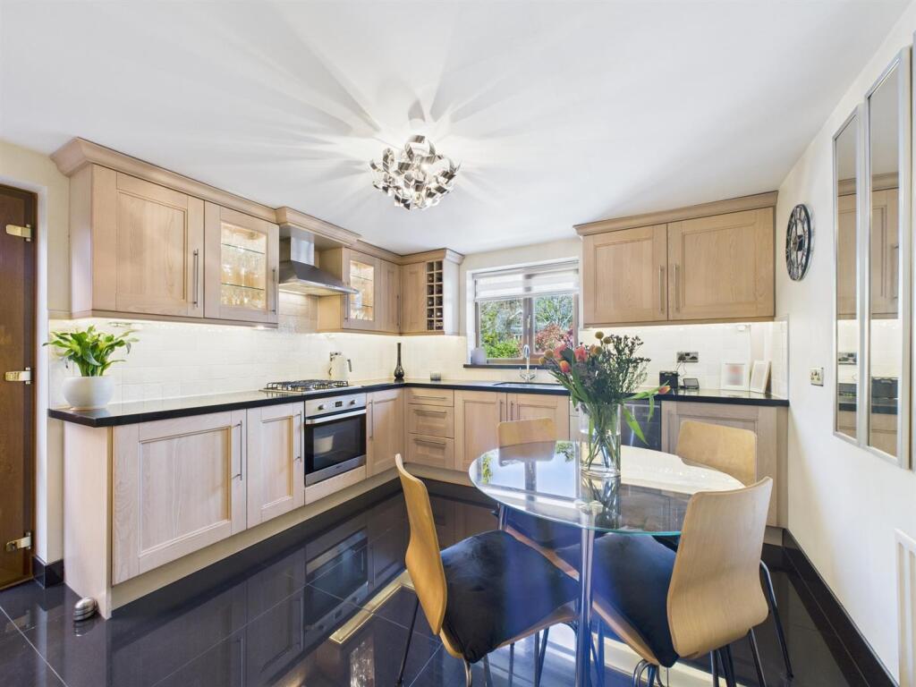 Quality Fitted Breakfast Kitchen