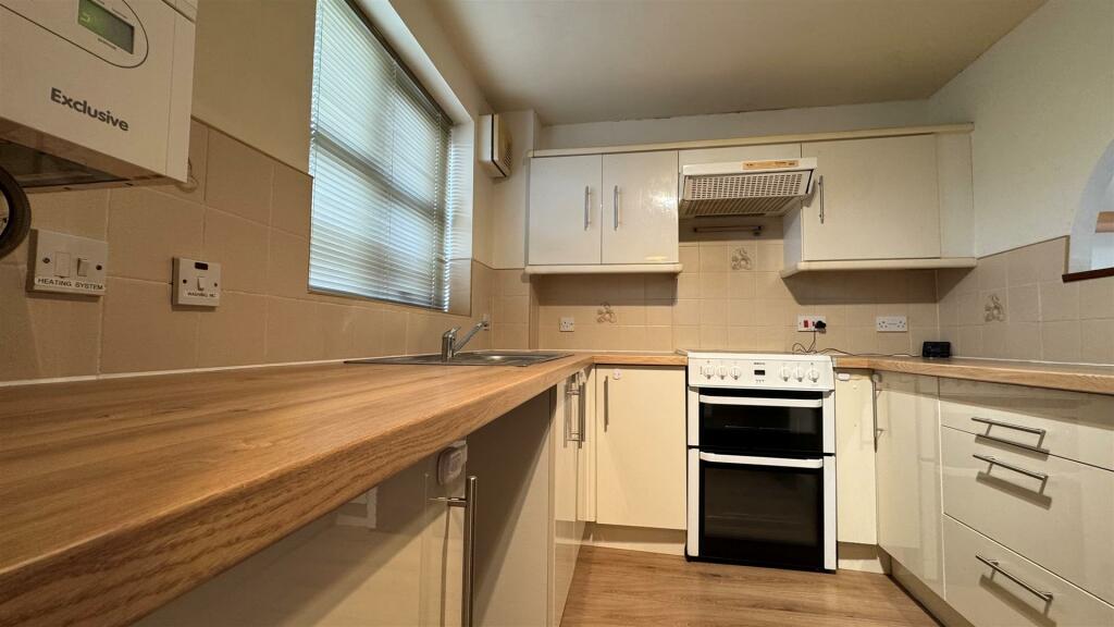 Kitchen (1).jpg