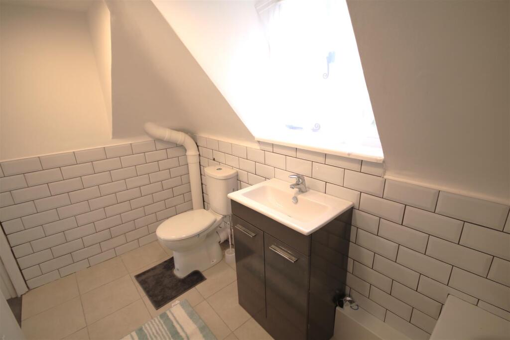 Bathroom c.JPG