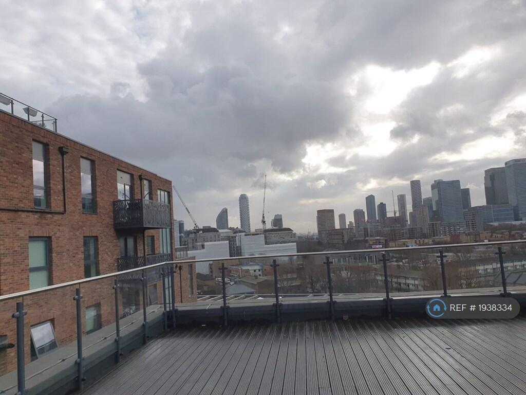 Shared Roof Terrace On 8th Floor