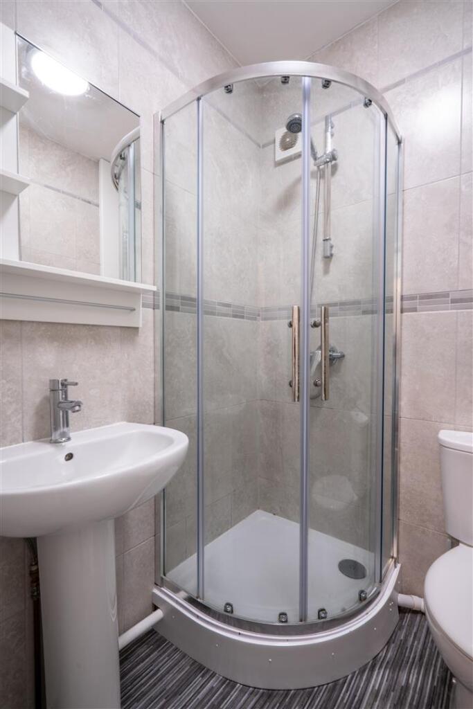Bathroom 1_.jpg