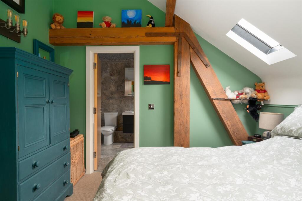 Bedroom1-5.jpg