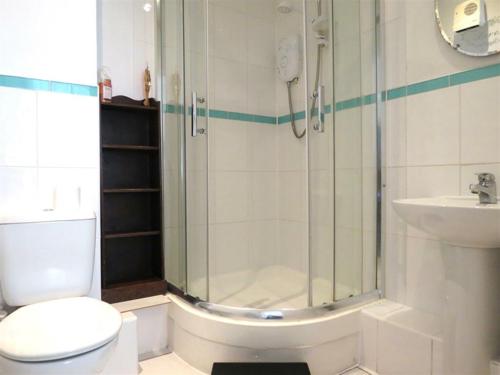 5 Watergate -NEW SHOWER ROOM.JPG