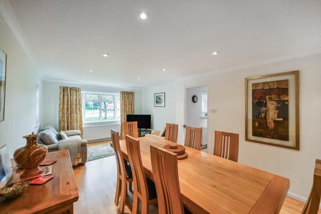 4 Church Close Ph60.jpg