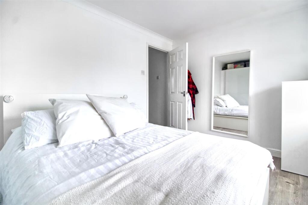 bed 1 b.jpg