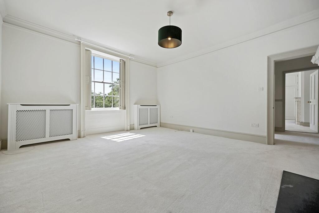 05-005580229 VM FLAT 3 OLD FROGNAL COURT NW3 7D...