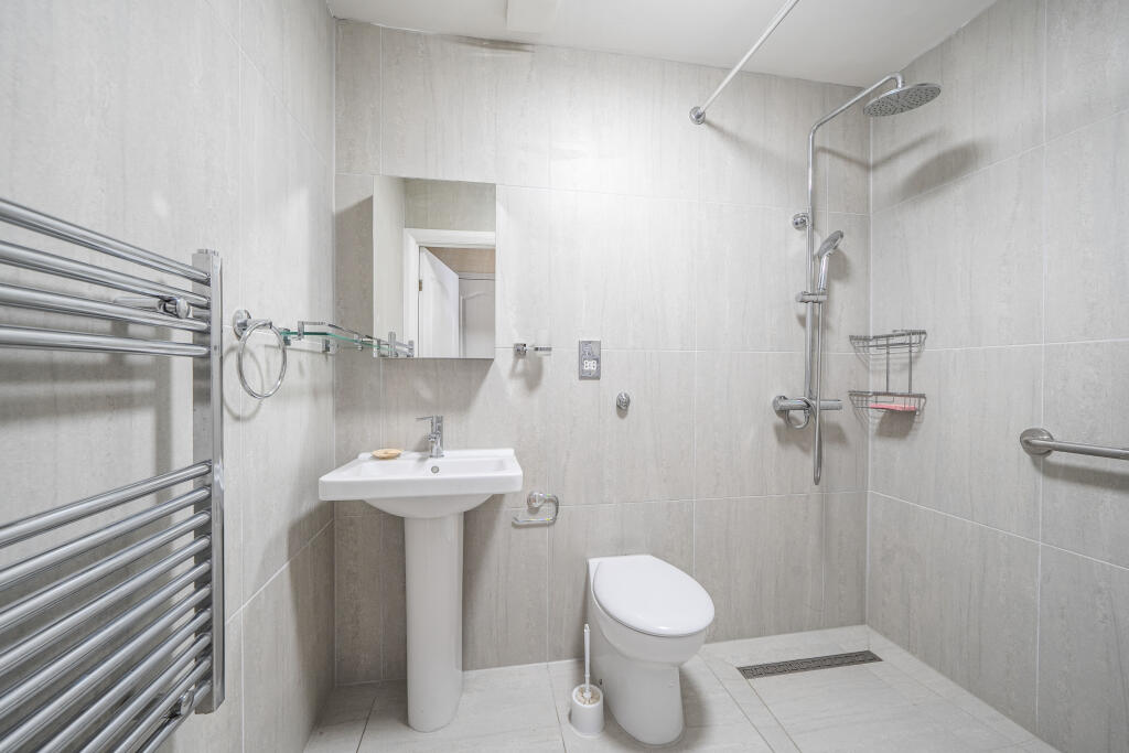 SHOWER ROOM