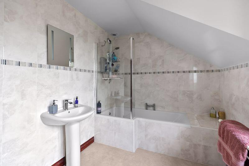 Family Bathroom/WC