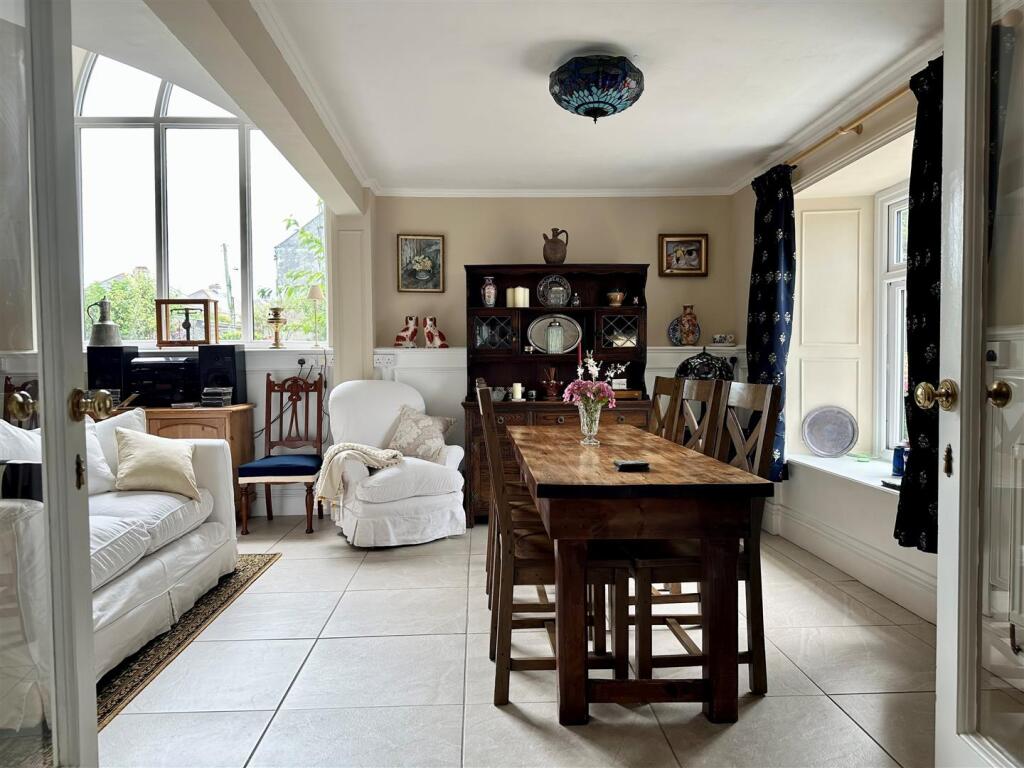Dining Area.jpg