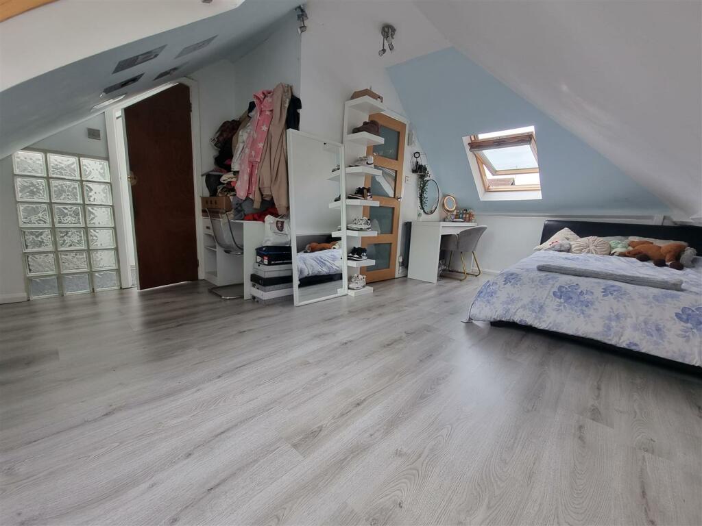 DOUBLE BEDROOM THREE