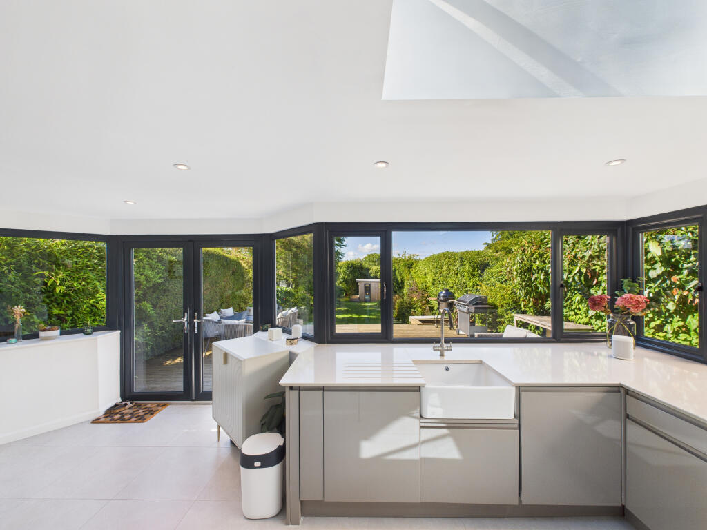 CAM02909G0-PR0478-STILL023