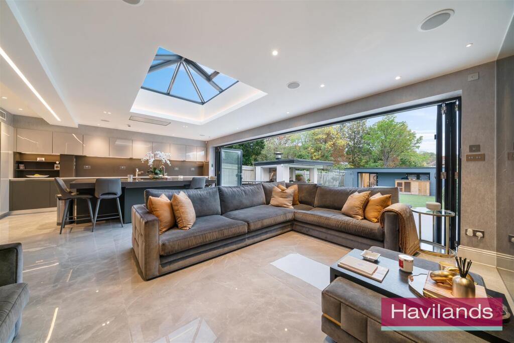 Broadfields Avenue-12.jpg