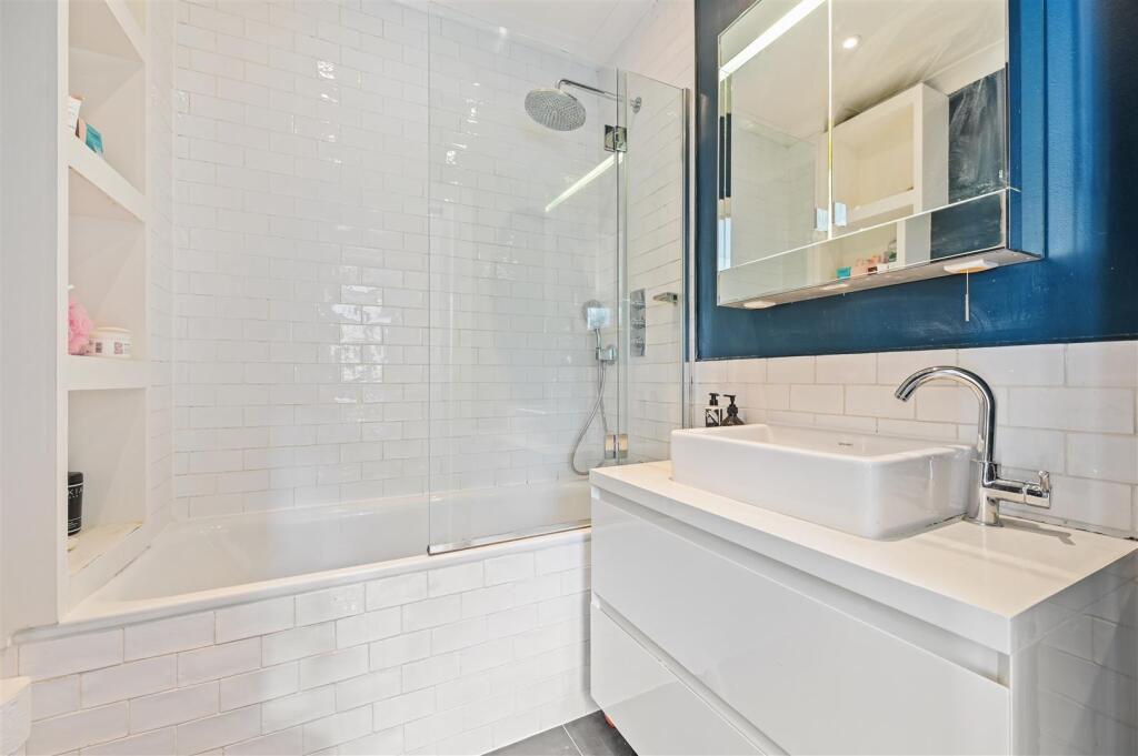 Lena Gardens - Bathroom3 (1).JPG