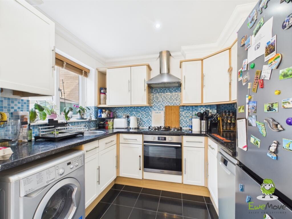 EweMove Estate Agents Basingstoke - Chaldon Green