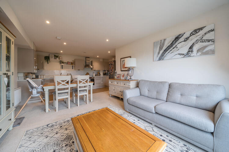 1305627 3 6841a4d0f0519