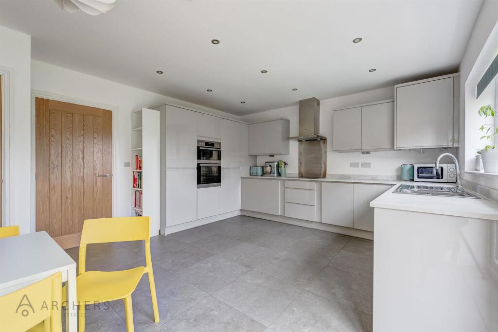 10aFairbarnRoad(Interior)-12.jpg