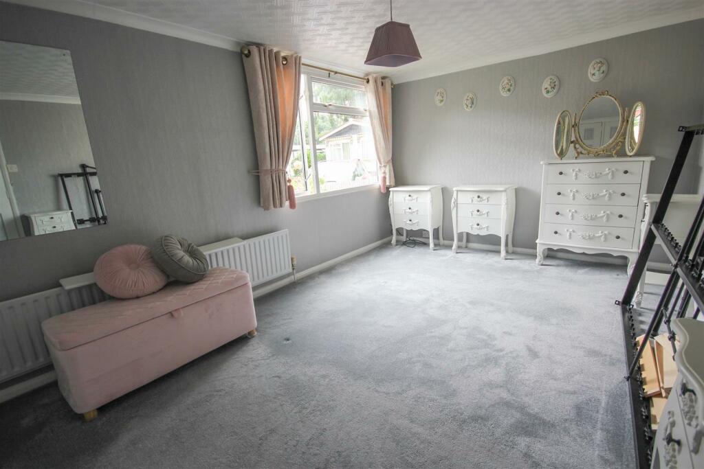 bedroom.JPG