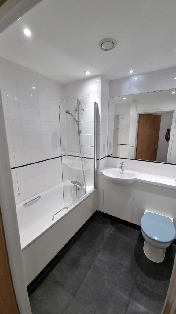 essence bathroom