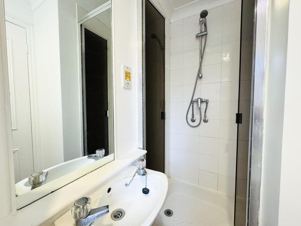 Second Bedroom's En-suite