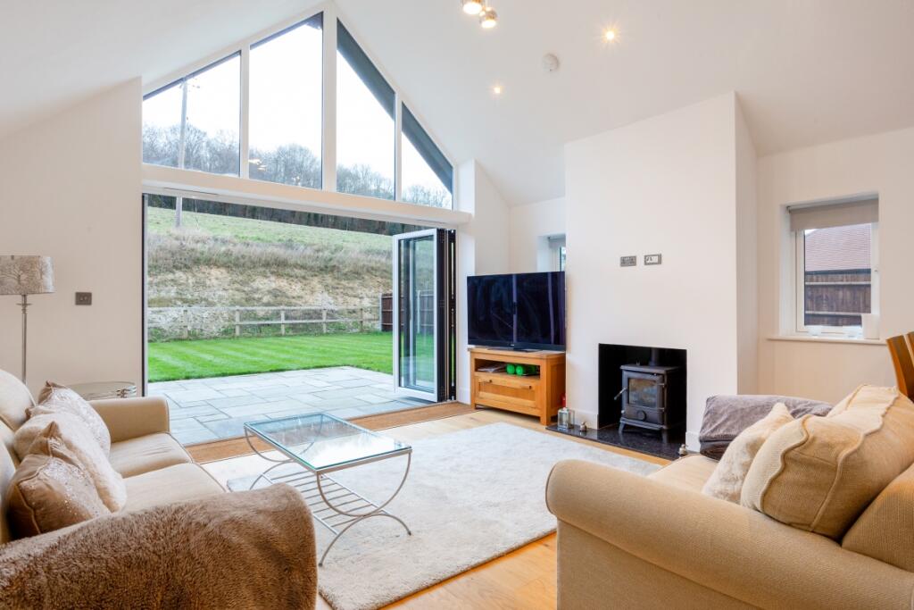 4 Woodlands View ...