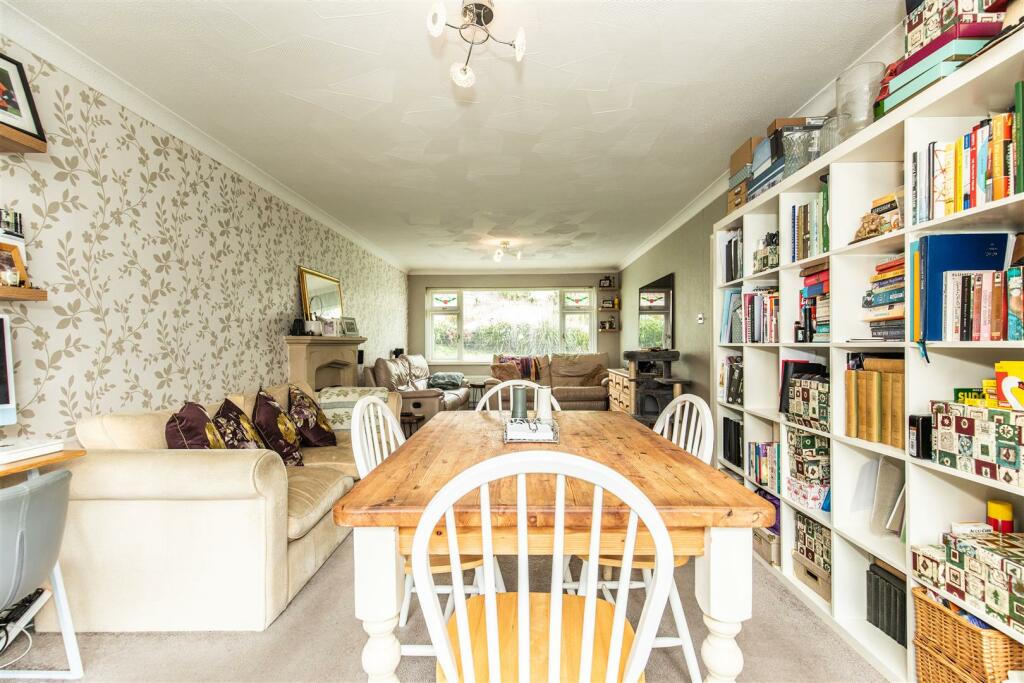 3 Henderson Close18.jpg