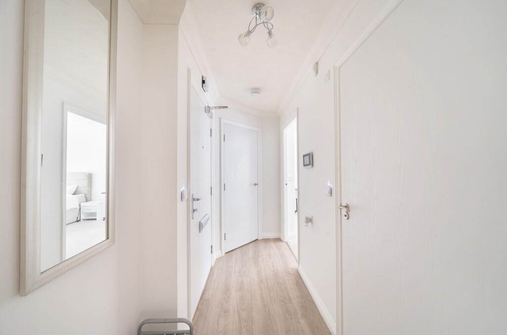 1321611-5-686e61a...