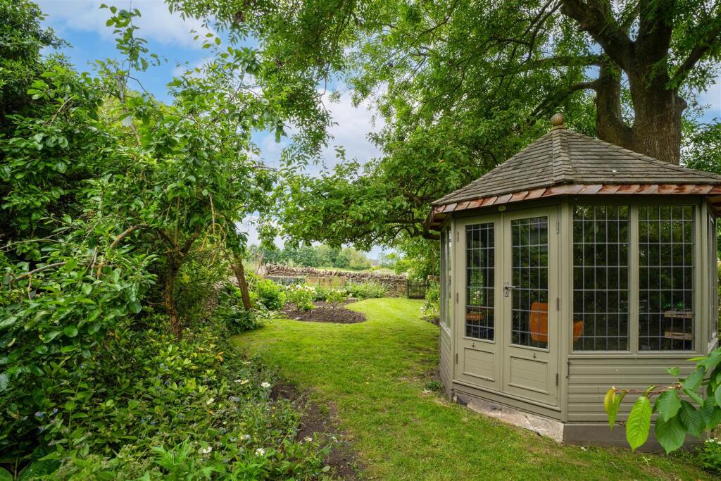 Garden 8 - Summer House.jpg