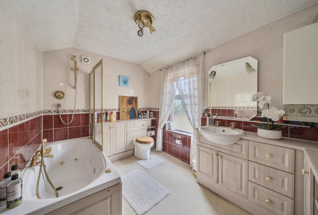 1363997-6-68e7a4d...