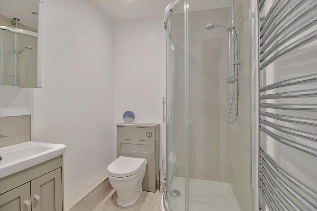 En-suite to the Master Bedroom