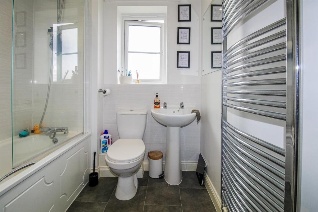 BATHROOM/W.C.