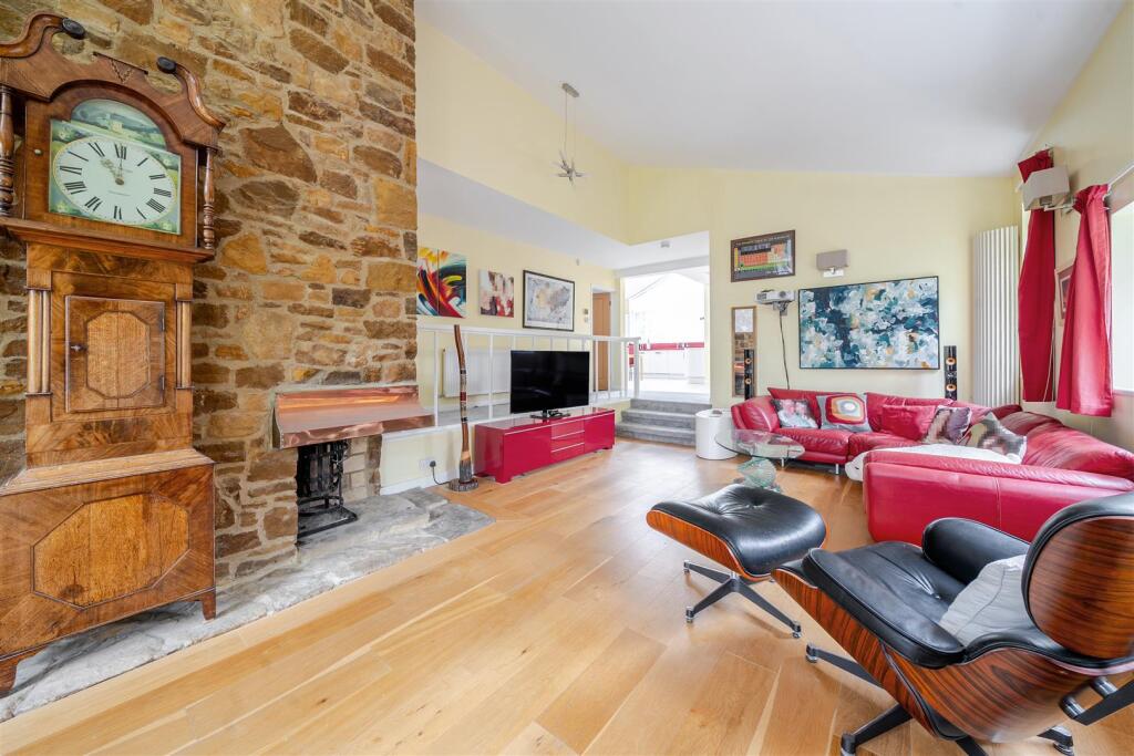 12 Bricketts lane. Flore