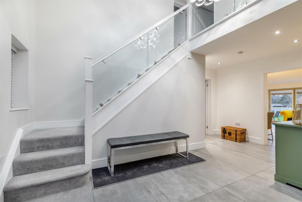 8578201-interior10.jpg
