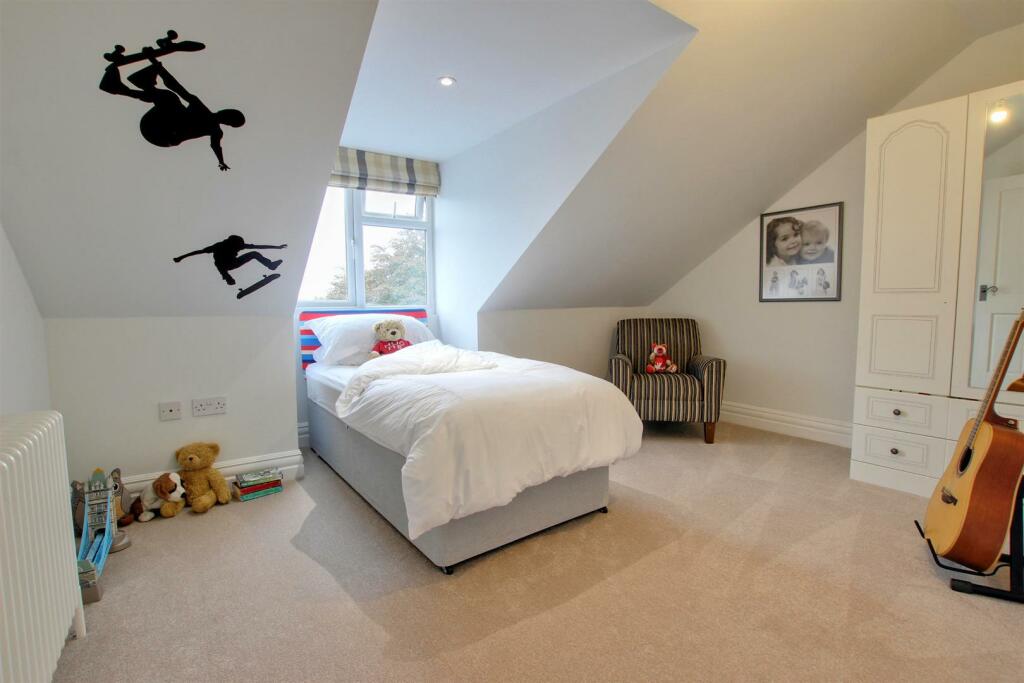BEDROOM 3 (SIDE)