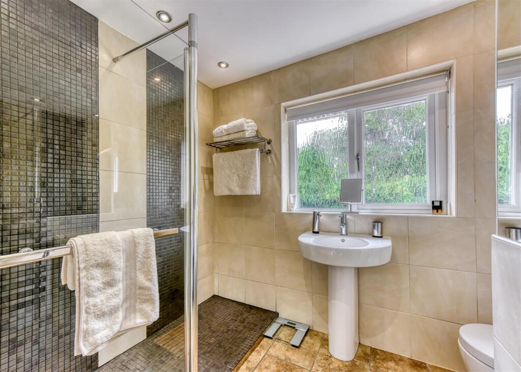 105 Suckling Green Lane-shower room.jpg